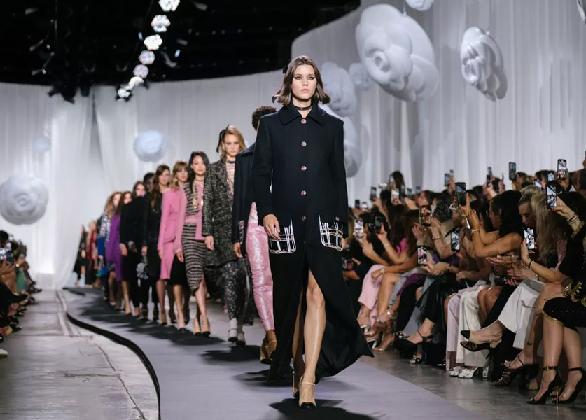 Chanel Showcases Replica of its Métiers d'Art Show in Florence ...