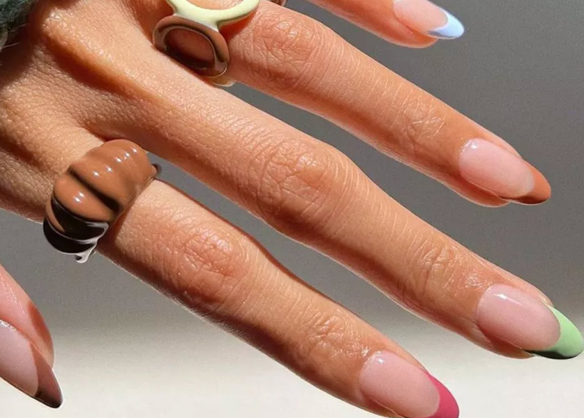 ضعي French Manicure Colored كالمحترفات