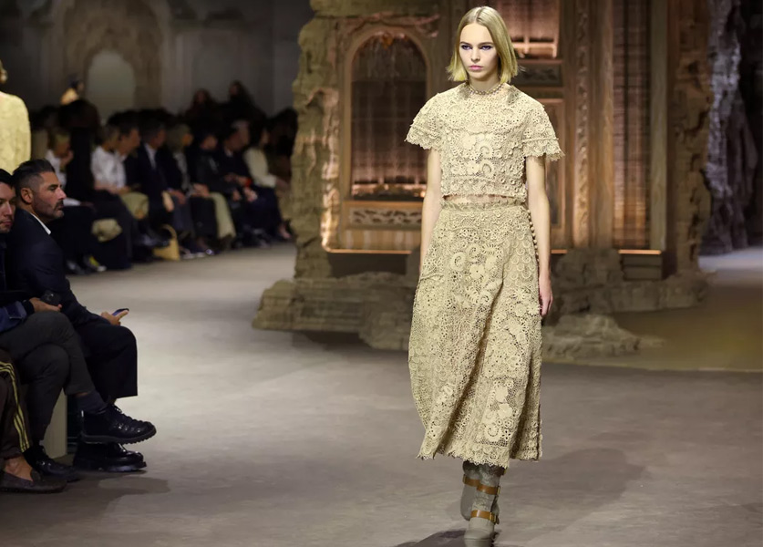 Dior Reshapes Historical Lines in its Latest Collection Dior Reshapes Historical Lines in its Latest Collection