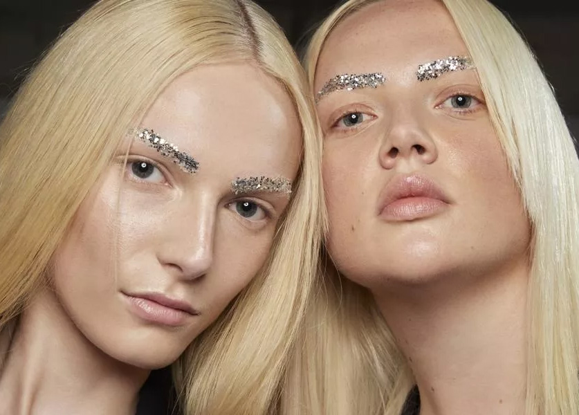 Colored, Glittery, Extra Fine... Eyebrows Reinvent Themselves to Take the Power