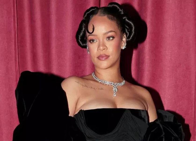 Rihanna's Half-Princess Leia, Half-Wakanda Hairstyle at Golden Globes Rihanna's Half-Princess Leia, Half-Wakanda Hairstyle at Golden Globes