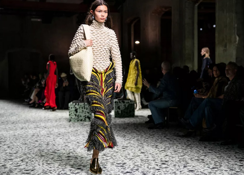 Leather, embroidery, Colorful Effervescence... Bottega Veneta's Elegant Carnival in Milan