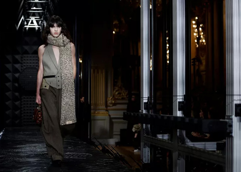 Indefinable Charm of French Style at the Louis Vuitton Show