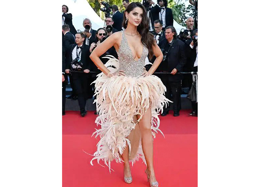 Mahlagha Jaberi Stuns on Red Carpet in Naja Saade Mahlagha Jaberi Stuns on Red Carpet in Naja Saade