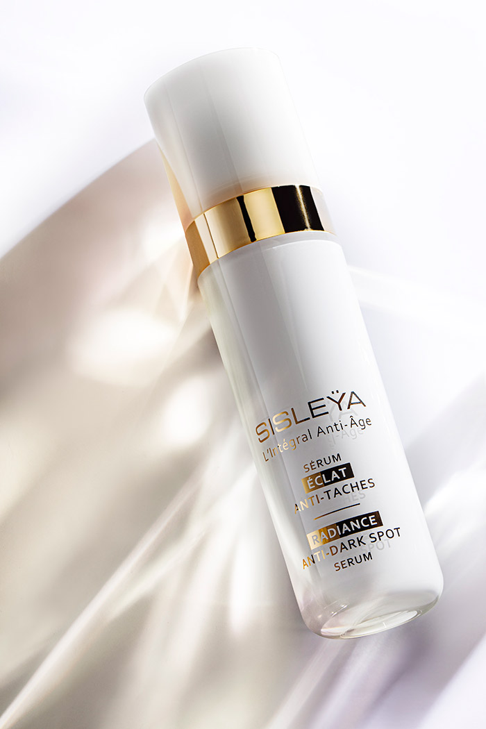 L’Intégral Anti-Âge Radiance Anti-Dark Spot Serum by Sisleÿa