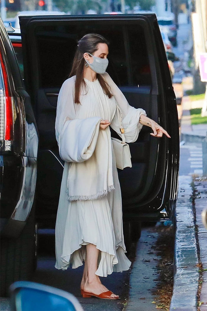 Angelina-Jolie-white-dress