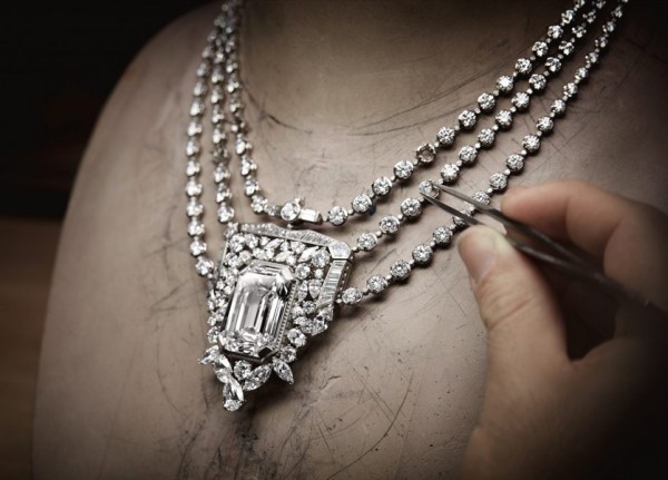 Chanel Celebrates N°5 Perfume 100th Anniversary With A High Jewelry Diamond Necklace