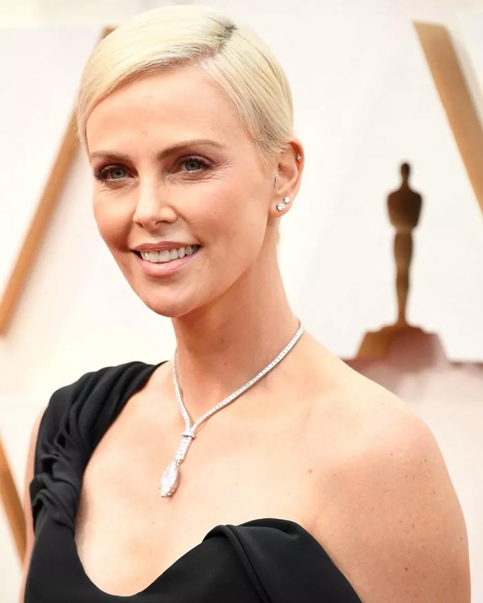 Charlize Theron Make Up Base 