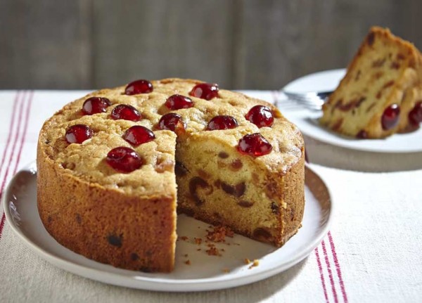 An easy recipe for making cherry cake at home