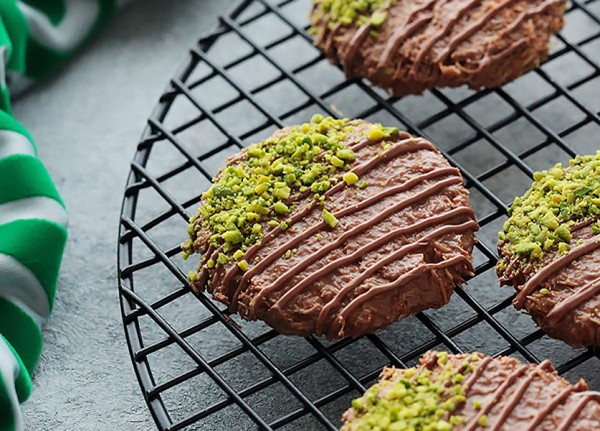 Othmaliye cookies with chocolate and pistachio