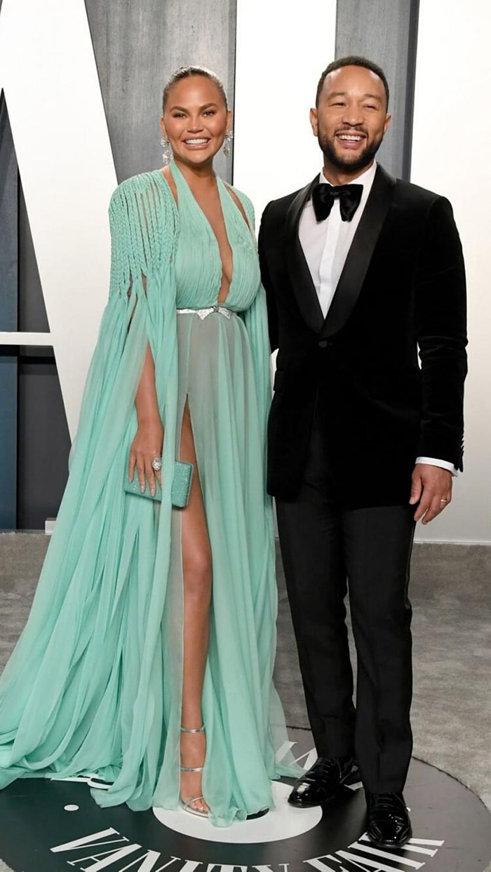 Chrissy-Teigen-in-SS20-Georges-Hobeika-dress-at-the-Oscars-2020