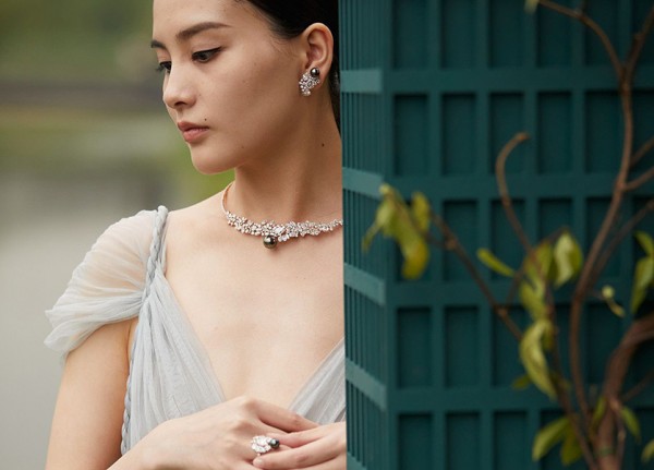 Dior reinterprets tie-dying on its jewelries