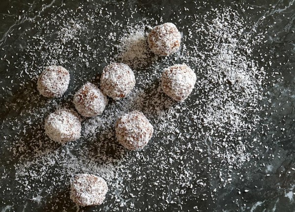 Date Coconut Bites Date Coconut Bites