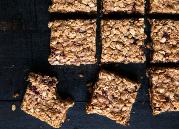 Date bars with chocolate and coffee
