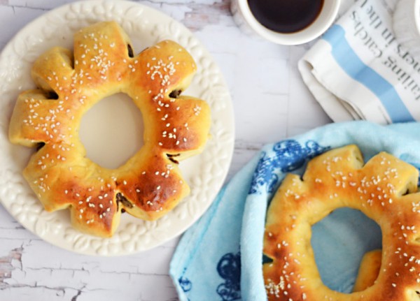 Date Bread Rings