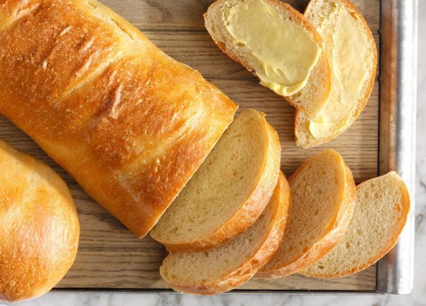 طريقة سهلة لعمل الخبز الفرنسي في المنزل