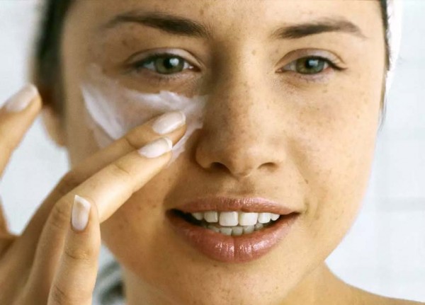 5 Best Caffeine Eye Creams To Wake Up Tired Eyes