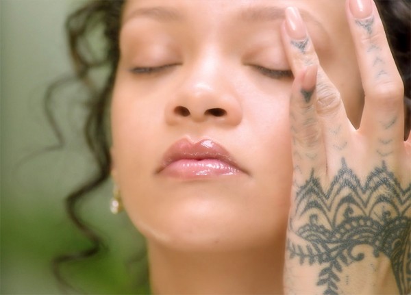 Rihanna reveals the secret behind her glowy eyes