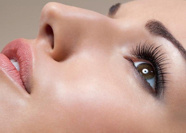 This Natural Oil Will Make your Eyelashes Longer and Stronger