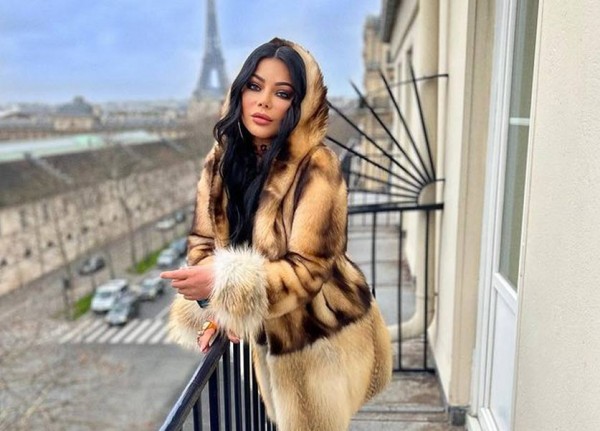 هيفا وهبي تتألق بالفرو في عاصمة الموضة باريس