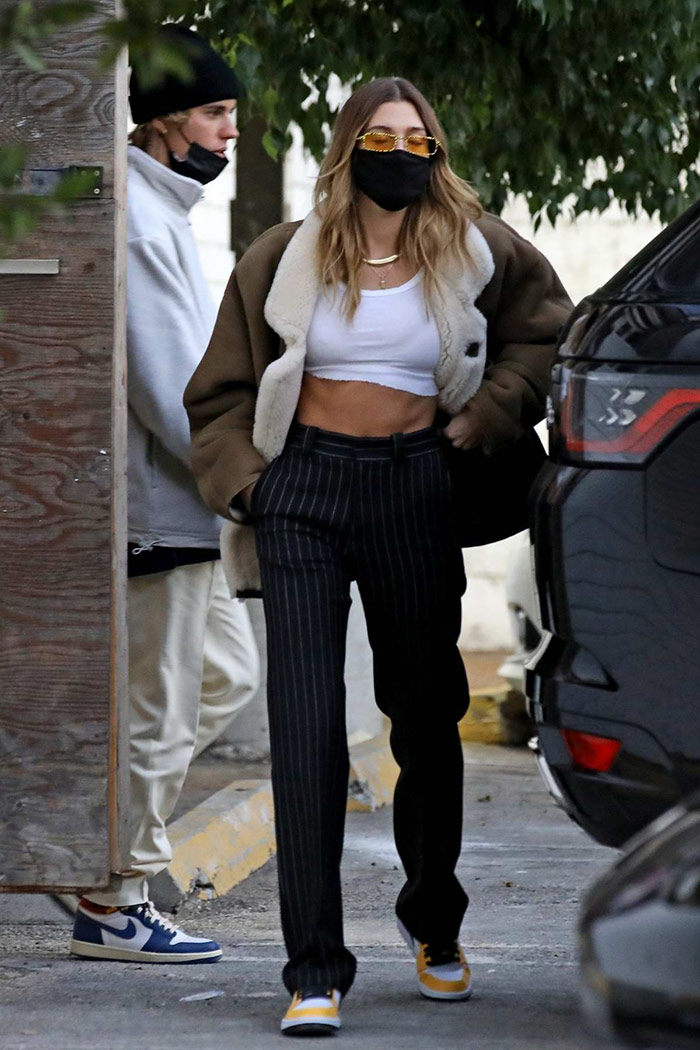 Hailey-Bieber-in-a-casual-chic-look-in-Hollywood-in-November-2020