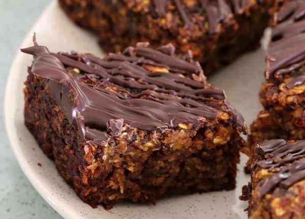 Oat and date slices