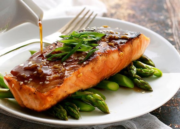 Salmon with garlic and honey