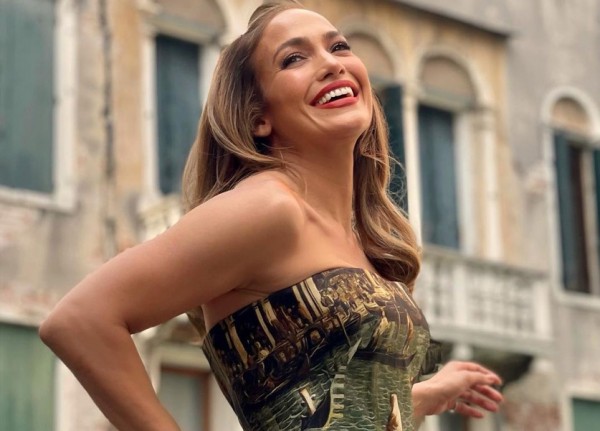 Jennifer Lopez Revisits This ‘90s Makeup Trend