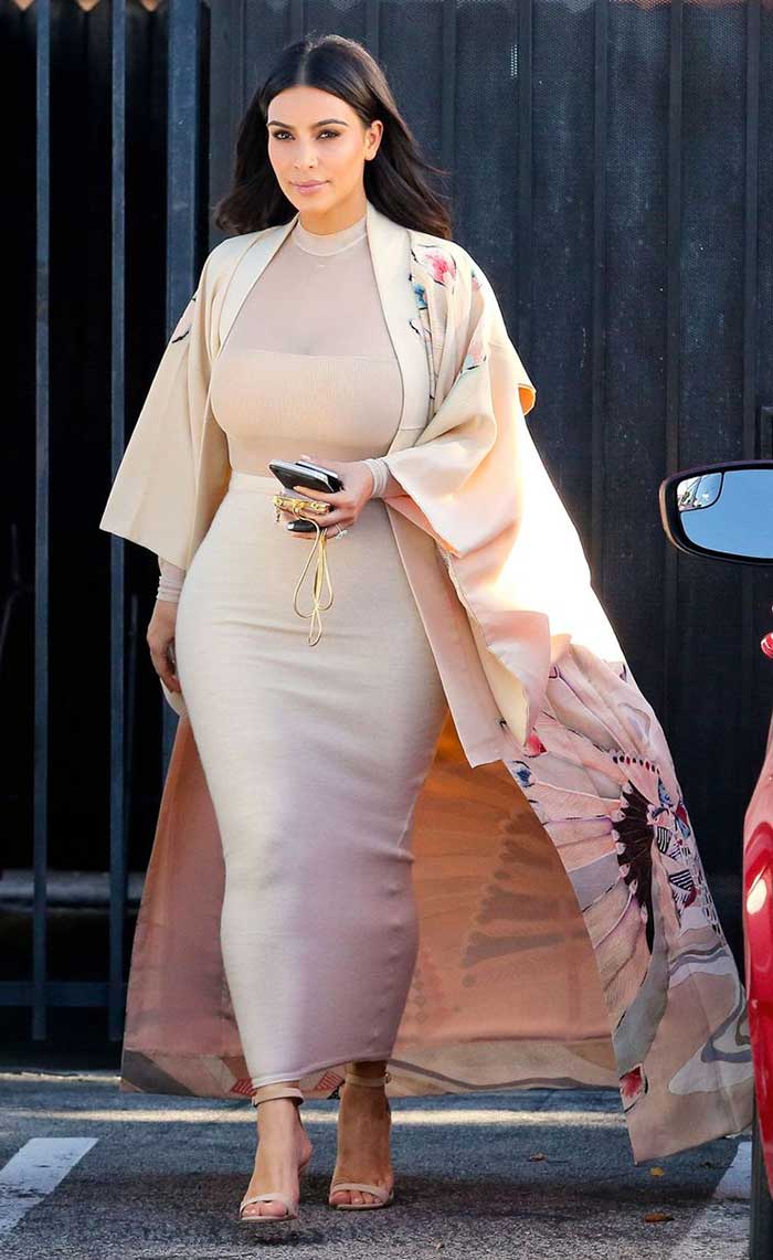Kim-Kardashian-wearing-kimono