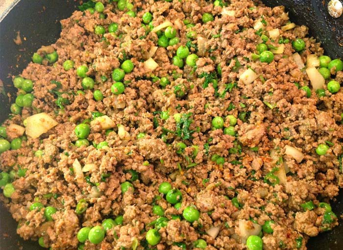 Minced meat samosas and peas Filling