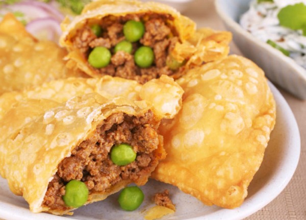 Minced meat samosas and peas