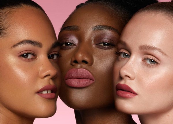 This ‘90s Beauty Hack Will Be One Of The Biggest Makeup Trends Of 2022 This ‘90s Beauty Hack Will Be One Of The Biggest Makeup Trends Of 2022