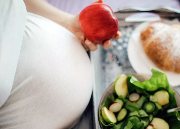 أخطاء شائعة في النظام الغذائي للمرأة الحامل 