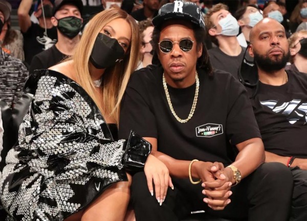 Beyoncé Brings Glam To The Courtside 