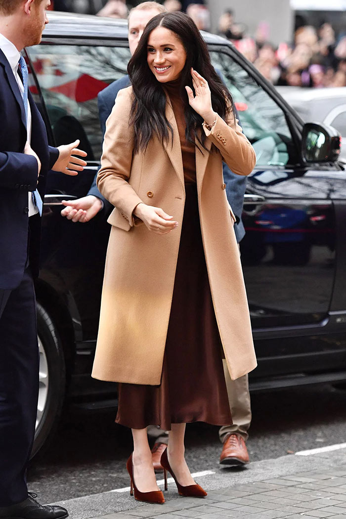 Meghan-Markle-in-brown-outfit