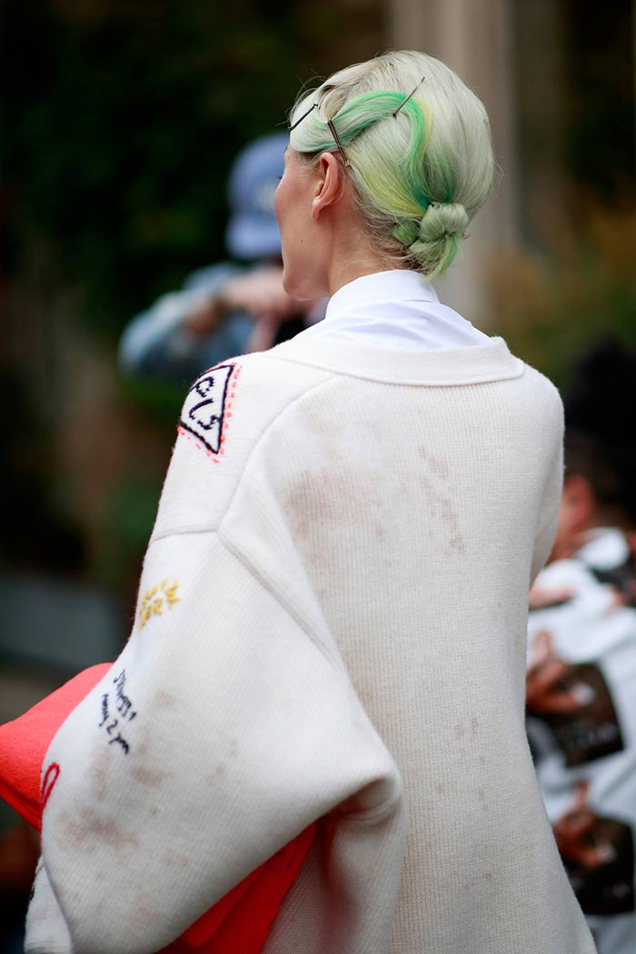 Milan-Fashion-Week-Spring-2022-Street-Style-Hair-Accessories-(1)