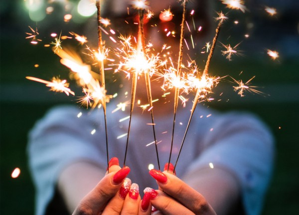 10 Sparkly Nail Art Ideas To Get You Into The Holiday Spirit