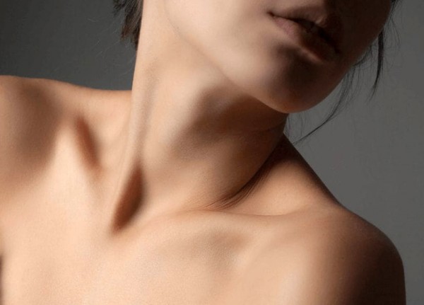 Give Yourself a Nice Neck Lift without Surgery