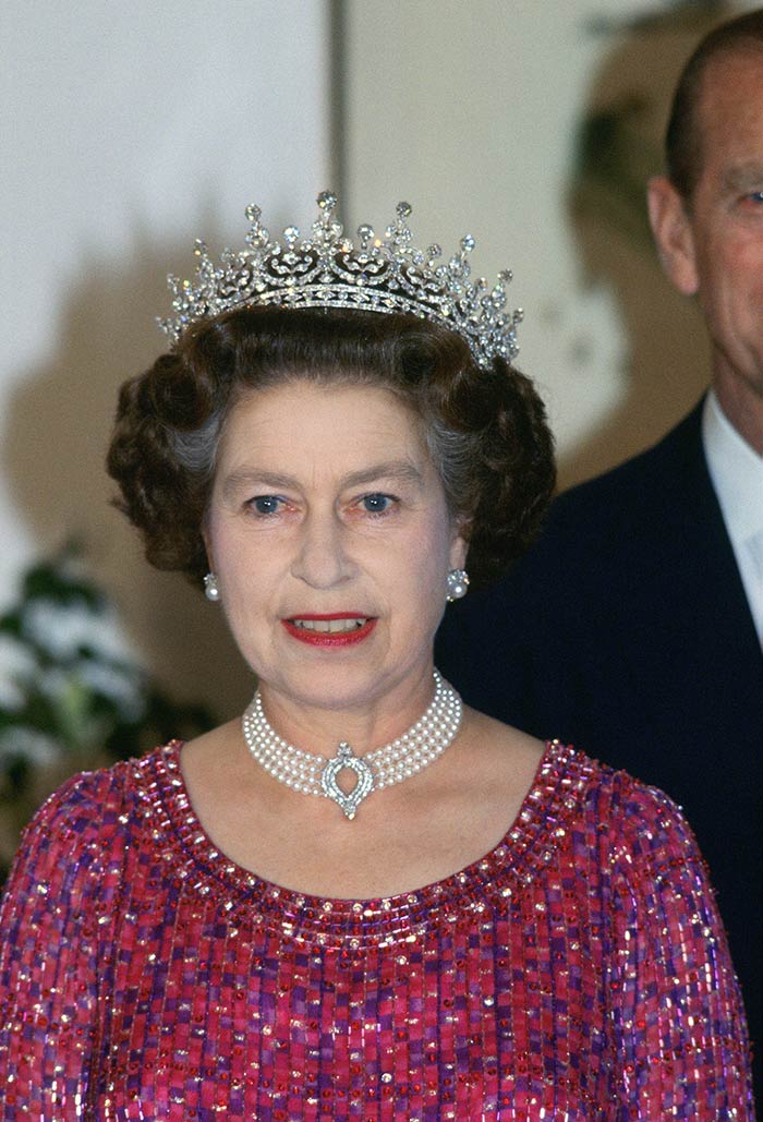 Queen Elizabeth wearing the Pearl Choker