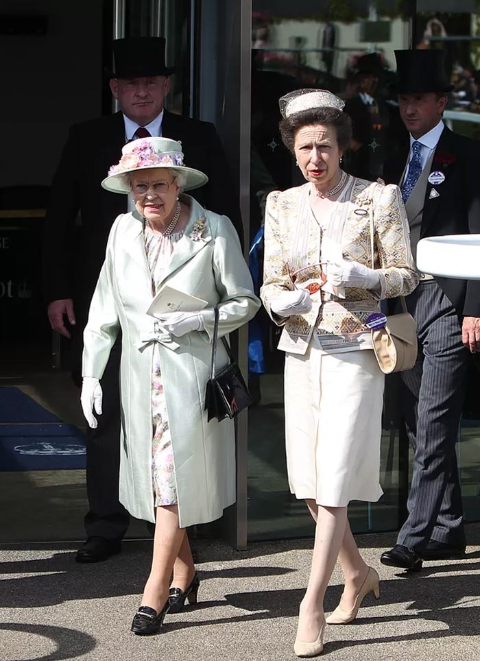 Queen Elizabeth’s Favorite Handbag