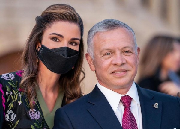 Queen Rania Chooses Lebanese Shoe Designer to Celebrate Jordan’s Independence Day