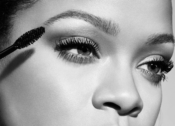 These are the black mascaras for the thickest lashes ever