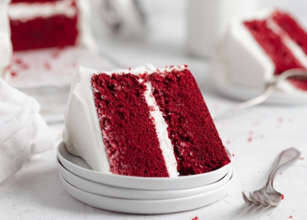 How to make red velvet cake with cream cheese for Valentine's Day