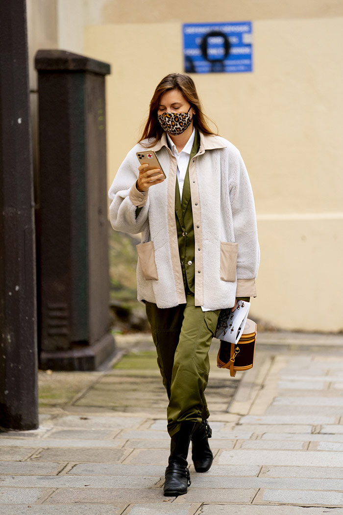 Slouchy-pants-street-style-Paris-Fashion-Week-Spring-2021