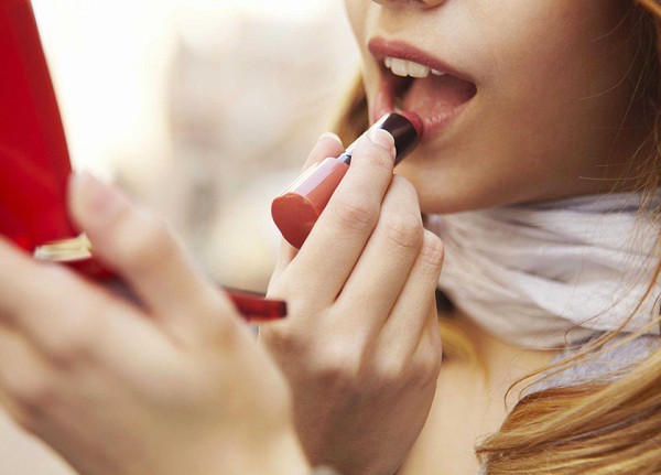The Best Smudge proof Lipsticks To Wear Under Face Masks