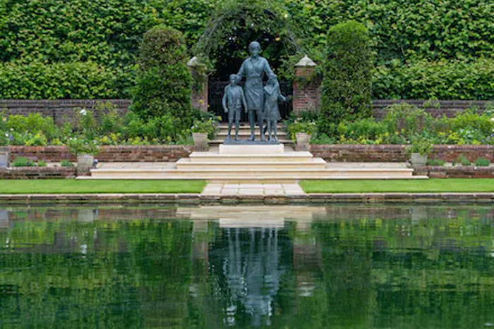 Lady Diana’s Statue 