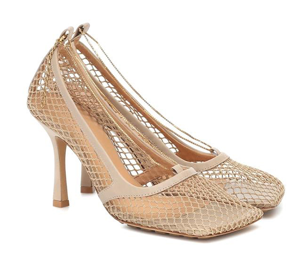 Stretch-Pumps-in-beige,-Bottega-Veneta