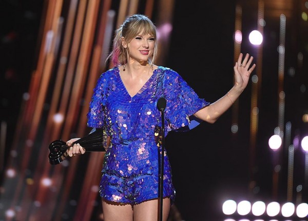 Taylor Swift Slams Her Former Record Label