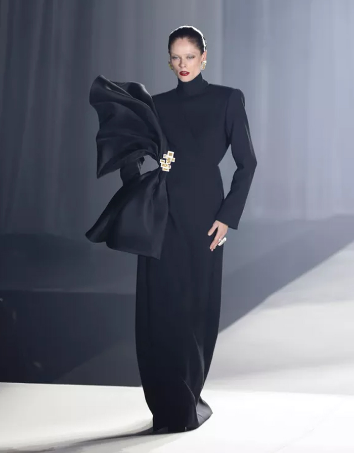 أزياء Stephane Rolland لخريف وشتاء 24/25 تعكس جمال باريس
