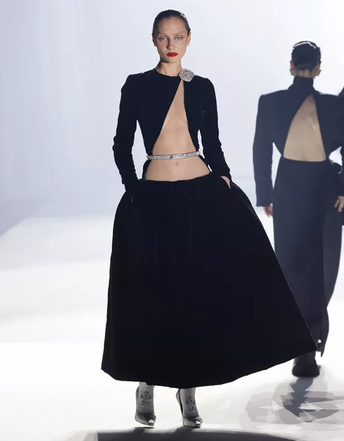 أزياء Stephane Rolland لخريف وشتاء 24/25 تعكس جمال باريس